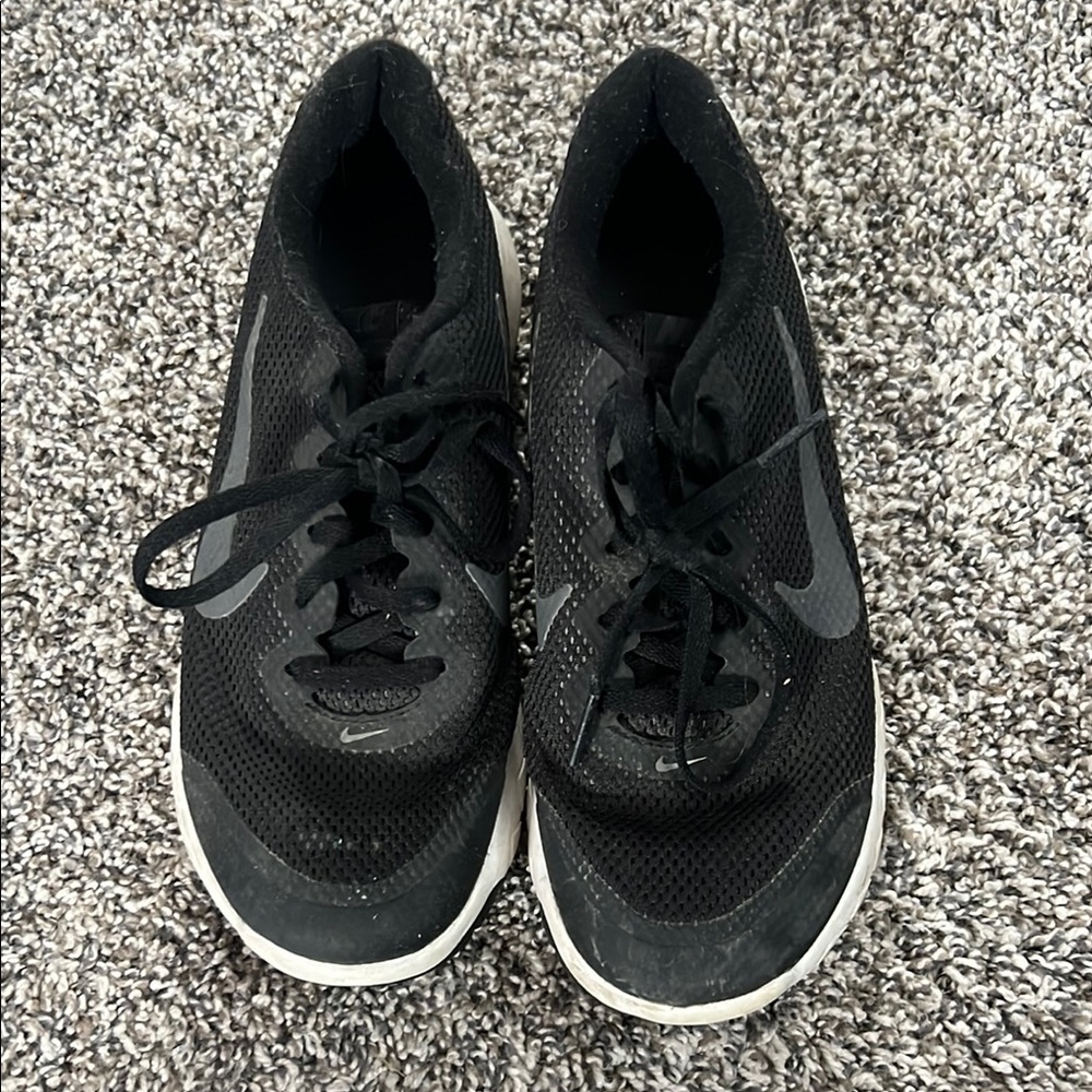 Nike Women's Black and Gray Sneakers